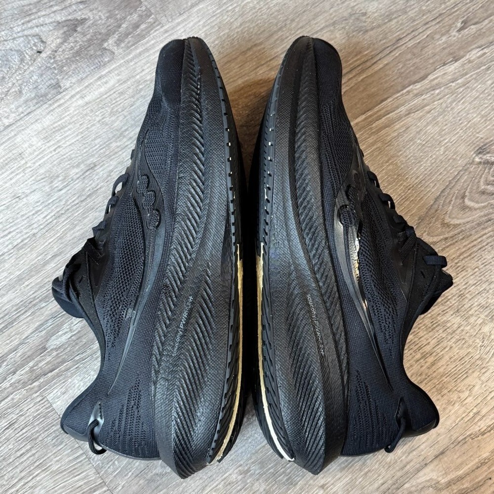 Saucony Triumph 21 Mens Running Shoes Triple Black S20881-12 Size 14